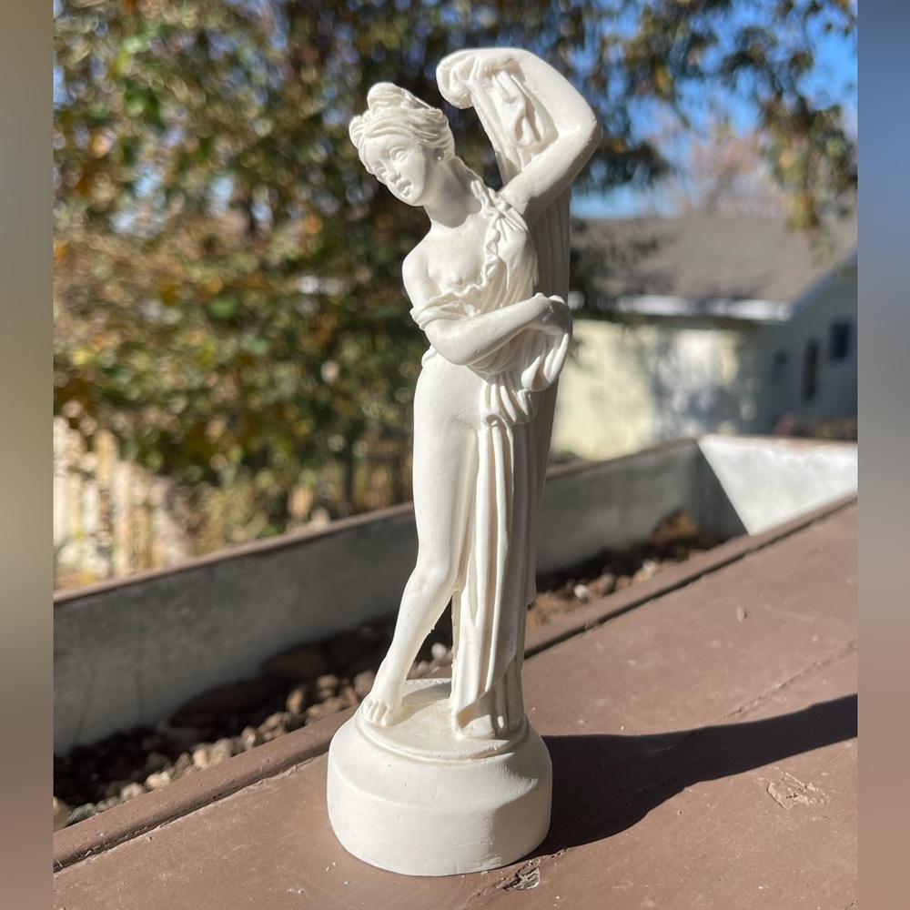 Michaelangelo Female Sculpture